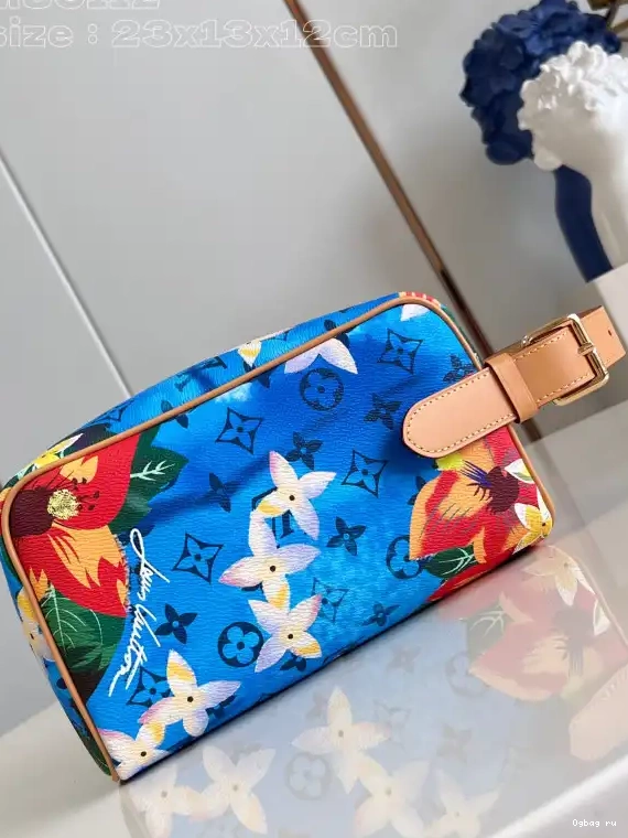 VUITTON LOUIS DOPP bag-23*13*12CM LOCKER KIT 0502